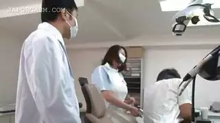 طبيب يعجب ب مريضه