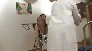 استمناء بي بي دبليو: حلمات مثقوبة ولعبة شرجية عملاقة