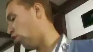 ينيك جدته الساخنة التي فاجاته حين احضر لها هدية