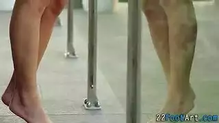 انتصاب ضخم يمارس الجنس بقوة ويجعلها مجنونة