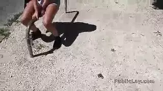 هي تقطر بللاً، لذا أدخل قضيبك الكبير وناك بقوة