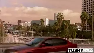 حركة سحاقية مكثفة: لعق عميق وإنهاء بقذف داخلي