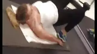 عوز وحده من صحباتي انيكها