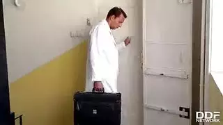 خداع طبي يؤدي إلى فعل إباحي عنيف