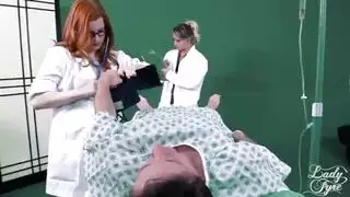 ممرضات إباحيات: إيلاج مزدوج مع عاهرات طبيات متموجات