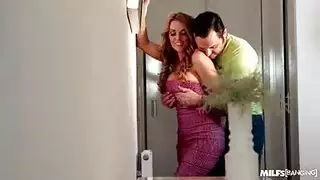 تعرض بزازها وكسها لحبيبها على الشات كام