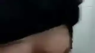 يرضع بزازها بشهوة