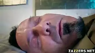 سكس اجنبي رائع مع متناكة بيضاء حليب و نياكها يسخن يعصر بزازها