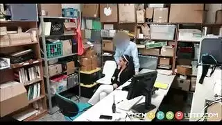 يحلبه