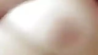 فتاة شقراء من النوع الثمين