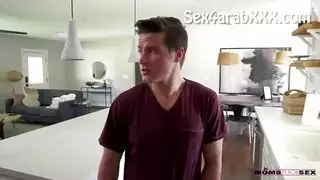 بورنو زوجة الأب الممانعة: قضيب ضخم يغير رأيها فوراً