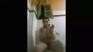 رانيا الشرهة يتم تدمير مهبلها الضيق بزبير أسود كبير