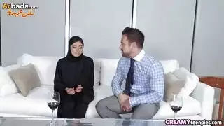 جميلة الصحراء تذهب إلى غرفة نومه لجماع أمريكي قاس