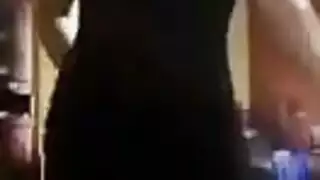 رقص ساخن لعاهرة عربية يجعل قضيبي منتصباً