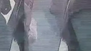 نساء عاملات مثيرات ذوات صدور كبيرة وشاب أشقر يمارسون جنسًا إباحيًا مكثفًا في الهواء الطلق على عشب ضخم