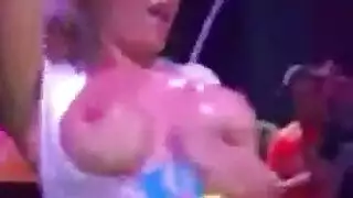 زنجي مع شقراء جميله