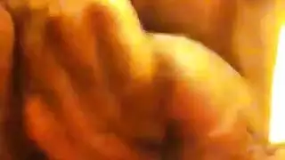 تدليك عاري بالكامل يتحول إلى أوgy إباحي