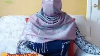 تعرض صدرها بالكامل على الويب كام