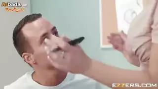 حلم مديرة المبلل: زميل يملأ كسها المتلهف