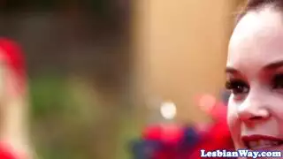 اختراق سحاقي ثلاثي باللعاب: ديلدو ومرجر