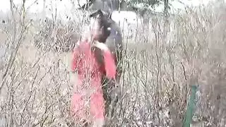 قحبة تختنق على زب كبير حتى ينزل في فمها