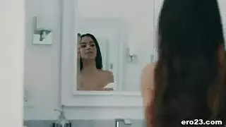 مراهقة بكسي مشعر تتوسل لقضيب رجل كبير سميك