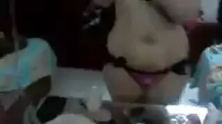 حركة صريحة بالثديين: صورة إباحية ذاتية لعاهرة وحيدة