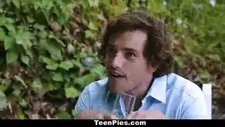 أول مرة ينيك: مراهق خجول يقذف حِمله في كسها الضيق