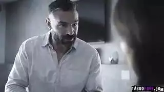 جماع عميق وقاسي للخادمة المستثارة