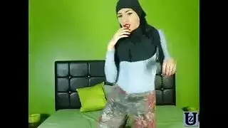 محجبة مغرية متشددة – عارية، جريئة، ومكشوفة بالكامل