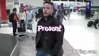 يائسة من أجل قضيب في شرجها الضيق