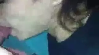 فتاة سورية تختنق بالقضيب قبل أن تتلقاه في المؤخرة