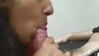 سكس فحل أمريكي أصلع مع عربية يمينة منقبة تتعرى بالكامل