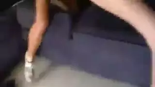كس المراهقة يتلقى ضربات من قضيب ضخم