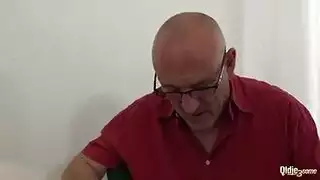 فانتازيا الشواء المزدوج: عاهرتان ورجل مسيطر