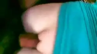 مراهقة صغيرة الحجم يدمر كسها الضيق قضيب صلب