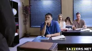 عقاب تعري طالب علم