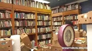 إباحية أجنبية: فتيات محجبات تمتلئ مهودهن في المكتبة