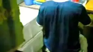 عاهرة تايلاندية نحيفة تُهيمن عليها رجل ممتلئ حركة إباحية صريحة