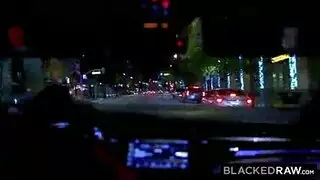 جنس بين الأعراق صريح: شاب أسود ينك بنت روسية بيضاء من الخلف