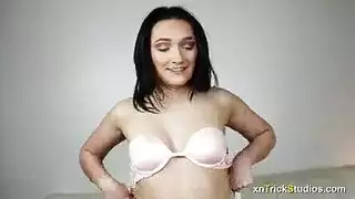 زب أسود كبير ينيق فرج سمراء بقوة في مشهد إباحي عنيف