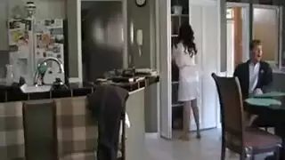 ضرب وتعذيب من مجنونة شباب