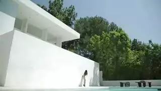 الصديقة المستفزة تحب أن تمارس الجنس مع جمهور