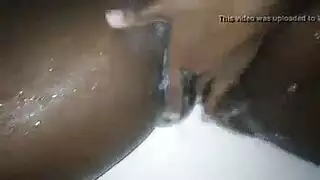 فرجها المنقط يتوق للضرب بقوة