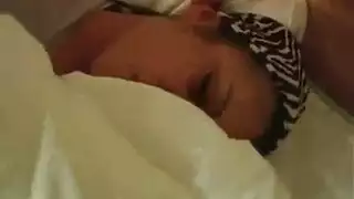 زوجان كلاسيكيان يمارسان الجنس المثلث المثير بقوة