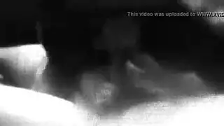 شعرها اشقر وعيونها زرق