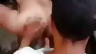 تقوله مدخلوش وهو يستغفلها