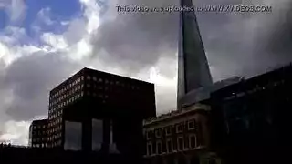 يفعل اي شي من أجل امه