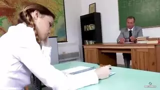 مُخلَقة للقضيب السميك دائمًا تريد المزيد