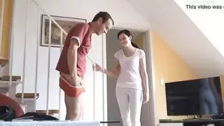 مراهق ينيك ويمص مراهقة